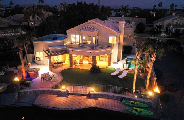 Lakefront Escape: Gourmet Kitchen, Kayaks, & Sunset Soirees