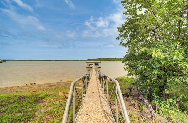 Lakefront Eufaula Vacation Rental w/Private Dock