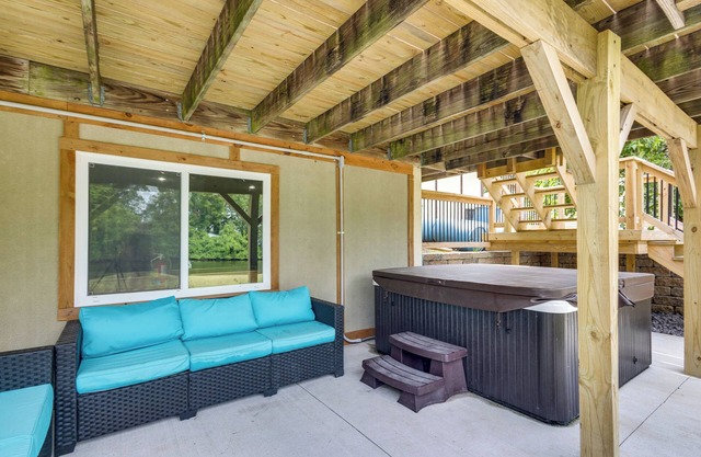 Lakefront Family Home 13 Mi From Gateway Arch!