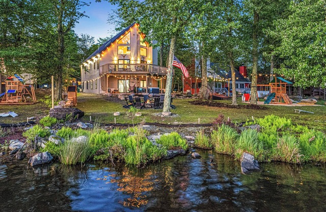 Lakefront - GeoDome, Kayaks, Hot Tub, Fire Pits, Swingset, Game Room, Theater,EV