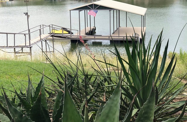 Lakefront Get-Two-gether House and Cabin on Lake Brownwood in Cason Cove