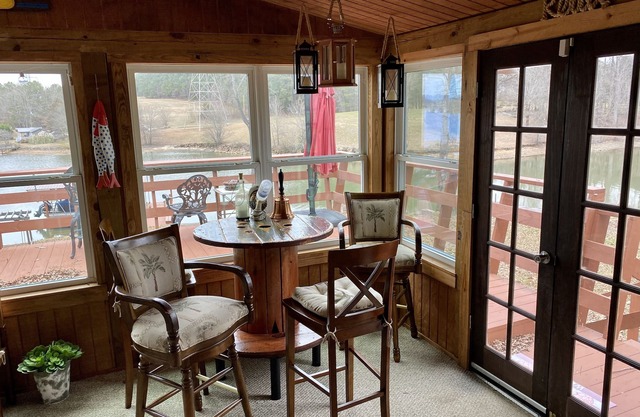 Lakefront Getaway on Lake Norman NC, 3 bdr 2 bath