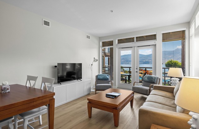 Lakefront Getaway at The Cove