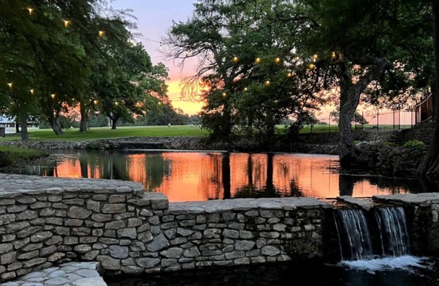 Lakefront Guest Ranch Retreat w/Kayaks/Fishing/Pools/RecCourt/FarmAnimals