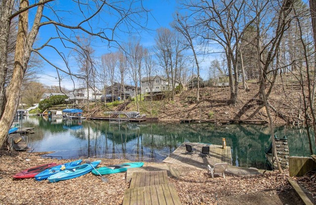 Lakefront Gull Lake Getaway