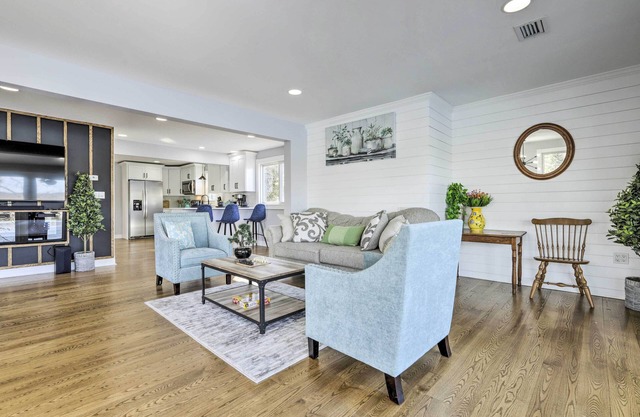 Lakefront Home: 2 Mi to Air Line State Park Trail!