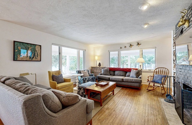 Lakefront home w/large yard, sandy beach area, dock, & WIFI, near golf & trails