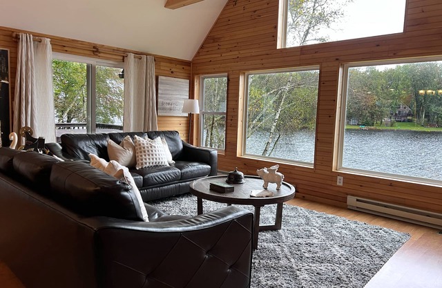 Lakefront - Hot Tub, AC, 7 Paddleboards, Canoe, Kayak, Golf Car, Fire Pit, Boat