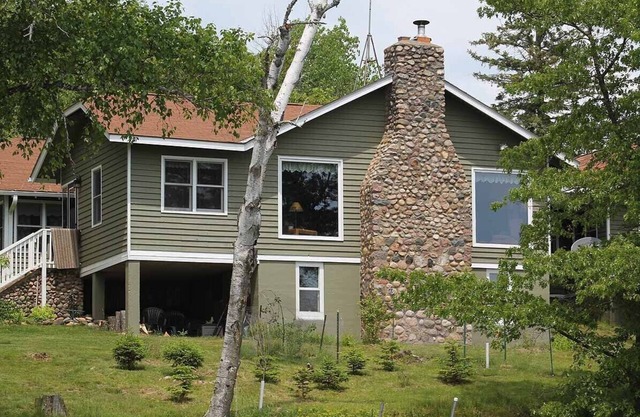 Lakefront Large Lodge in quiet bay~ Pontoon Rental Available