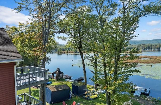 Lakefront Lodge, Hot Tub, Private Dock, Kayaks in Season