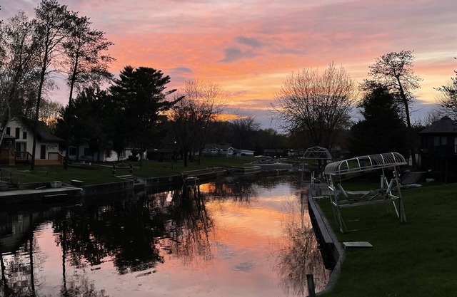 Lakefront Lodge w/Hot Tub | Castle Rock