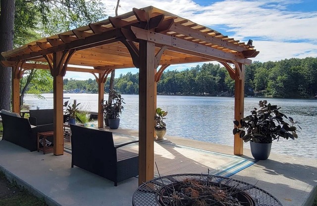 Lakefront Nature Getaway - Wood fired Cedar Sauna