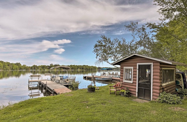 Lakefront New Auburn Apartment w/Shared Dock