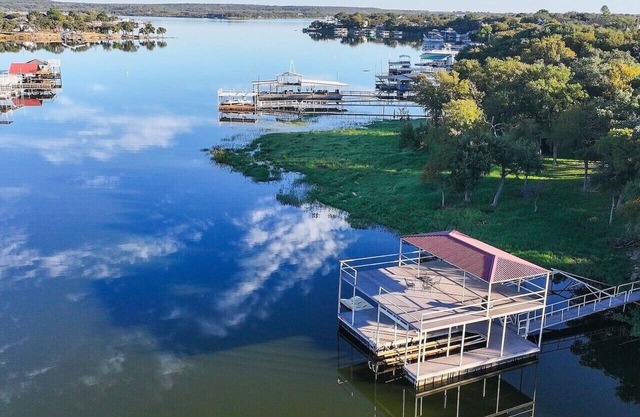 Lakefront Retreat | Sleeps 11+