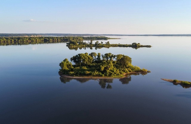 Lakefront RV spot- Peaceful & breathtaking views, ideal for relax and recharge!