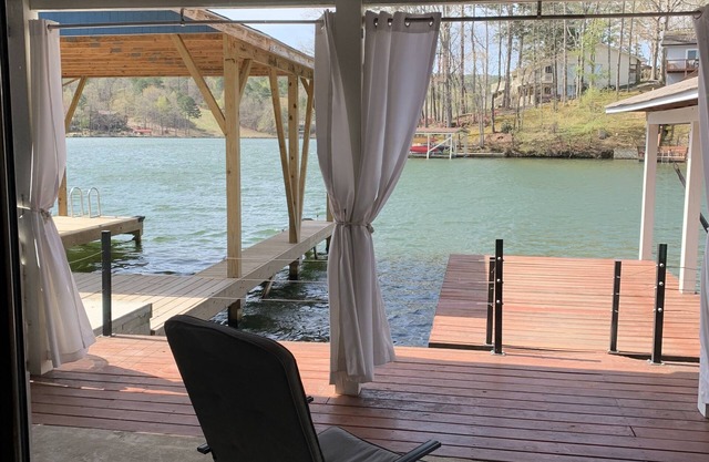 Lakefront townhome with beautiful views