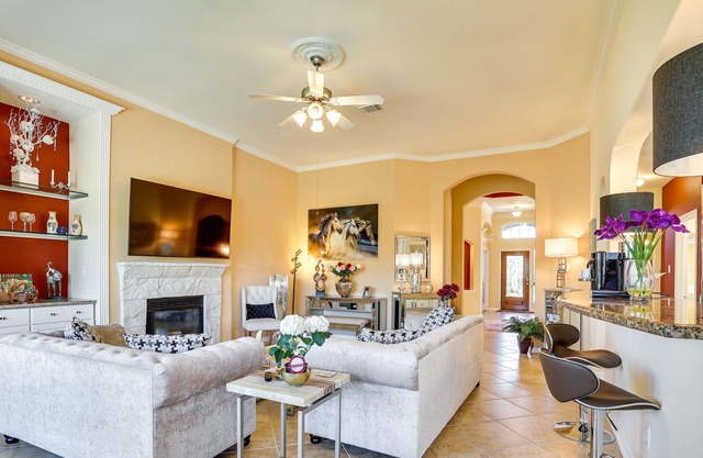 Lakefront Texas Abode w/ Pool Table & Private Dock