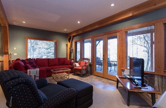 Lakefront Tie Lake l Hot Tub l Pool Table l A/C