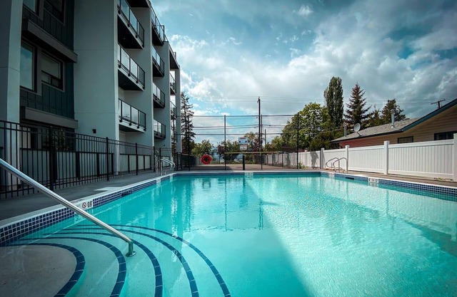 Lakefront Top Floor Suite w/ resort amenities