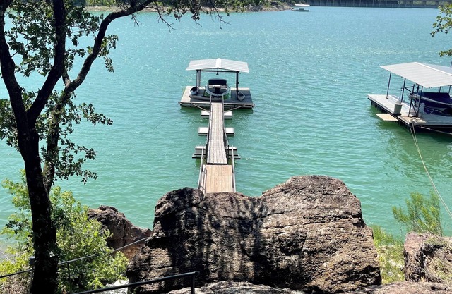 Lakehouse front property swim off pier!