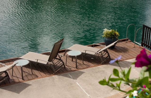 Lakeshore Inn