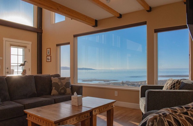 Lakeshore Lodging Ocean Front Lodges