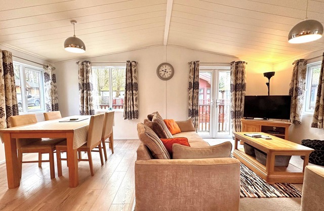 Lakeside 15 – Stunning Lodge on White Cross Bay, Lake Windermere (No Pets)