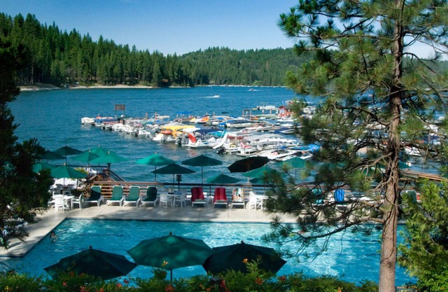 Lakeside Bliss | Cozy Chalet Minutes from Bass Lake & Yosemite’s Natural Wonders