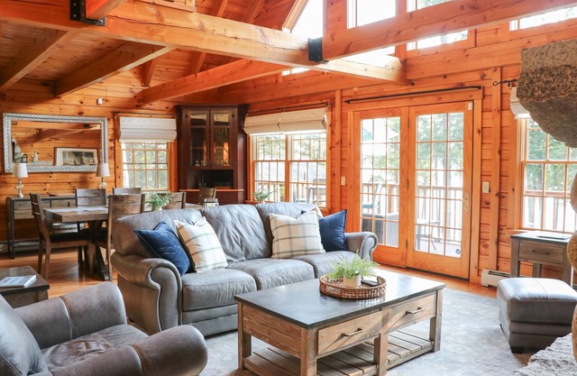 Lakeside Cabin Retreat: Waterfront, Near Colby College, Waterville & Augusta