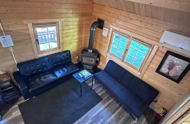 Lakeside Cottage On Muskoka Shores