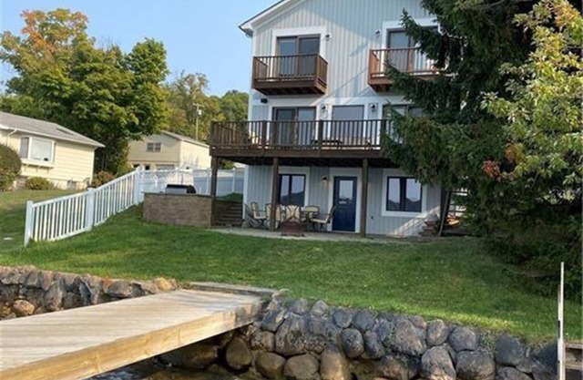 LakeSide Escape on Canandaigua Lake : Finger Lakes