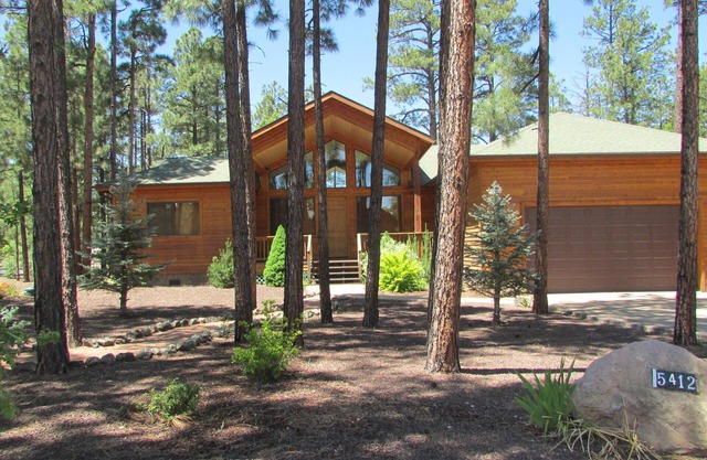 Lakeside Gated Community, 3 bedrooms, 2 miles from Lake