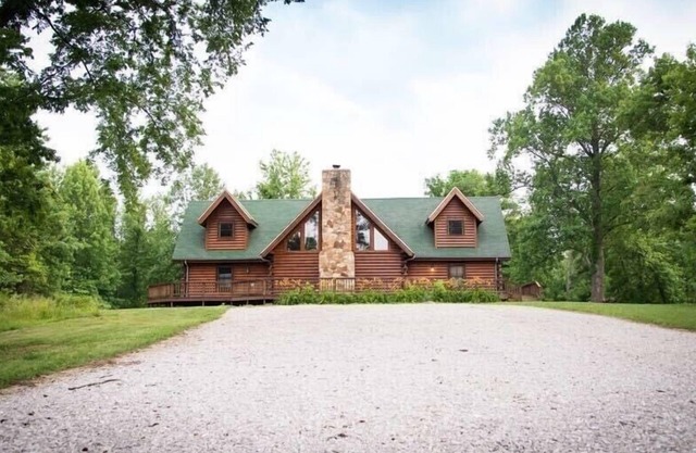 Lakeside Log Cabin-Wedding Venue -Hunting -Fishing