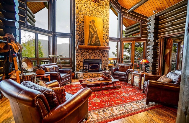 Lakeside Mountain Chalet