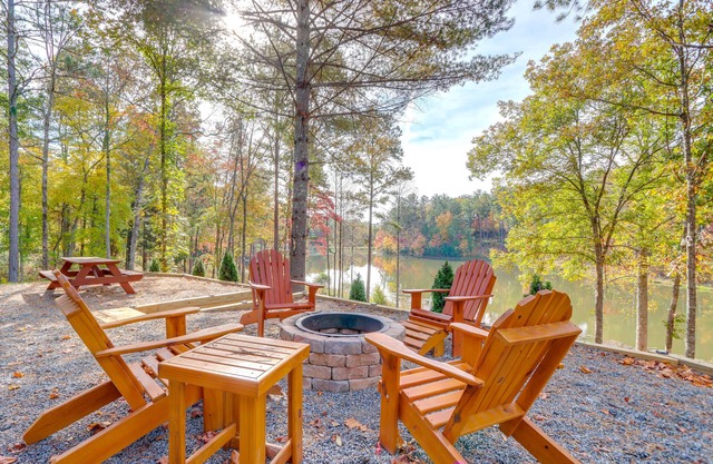 'Lakeside Paradise' in Ellijay: Hot Tub, Fire Pit