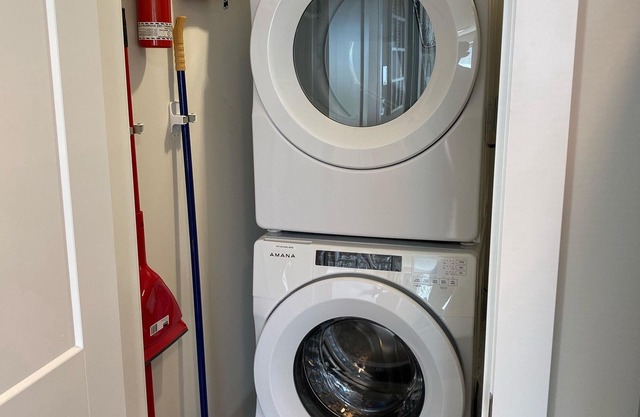 Lakeside Retreat in the heart of wine country!