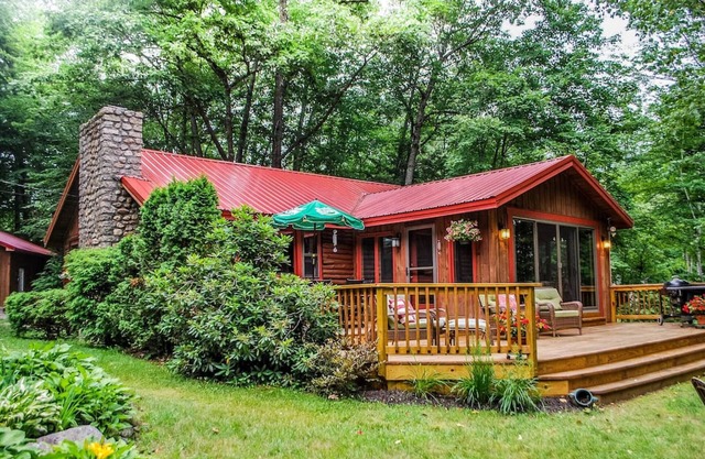 ⭐LAKESIDE STORY⭐2BR Log Cabin⭐ Fire Pit, Views!⭐