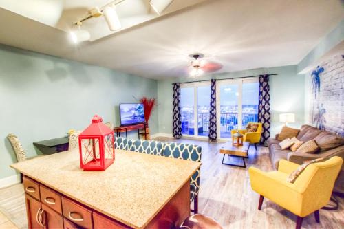 Laketown Wharf 736 By Aneliya