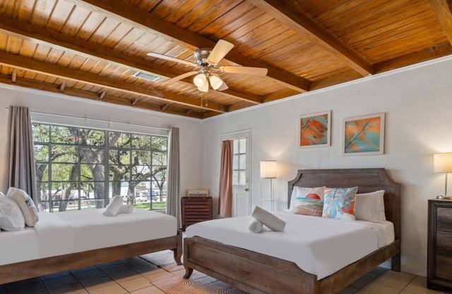 LakeTravis Bungalow7