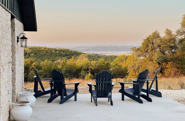 LakeTravis Great Views Sleeps 6