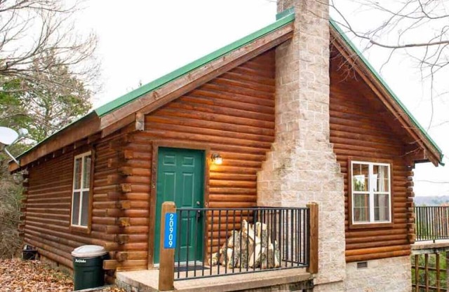 Lakeview Country Blue Log Cabin