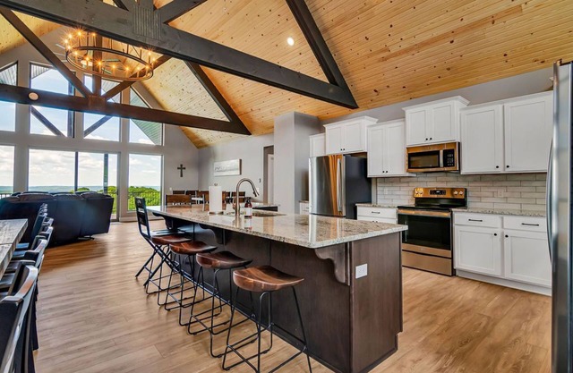 Lakeview Deck| Game Room| Pool I Arcade | Fire Pit