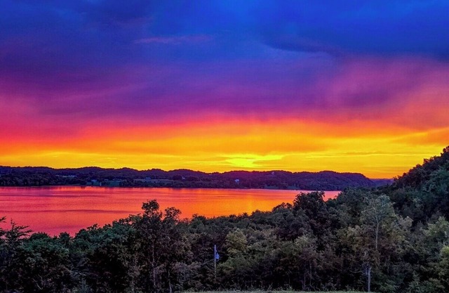 Lakeview Getaway with Stunning Sunsets with lake access