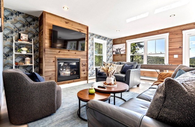 Lakeview & Ski -HotTub!FirePit! Theatre! & CloseToSki! Dog Friendly! Sleeps 12