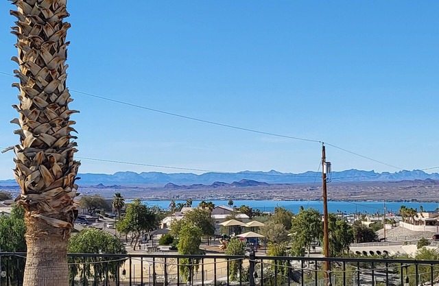Lakeview with pool, Great Location!