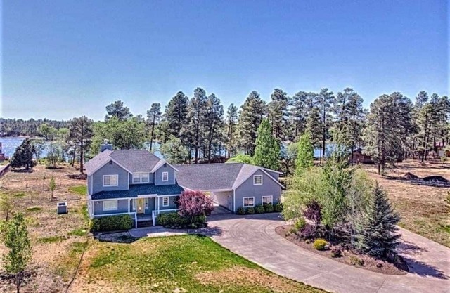 ✨ LAKEVIEWS & BOATS INCLUDED: Gated, 1 acre, 4 BD, WIFI, Gameroom, 1 PM Check IN