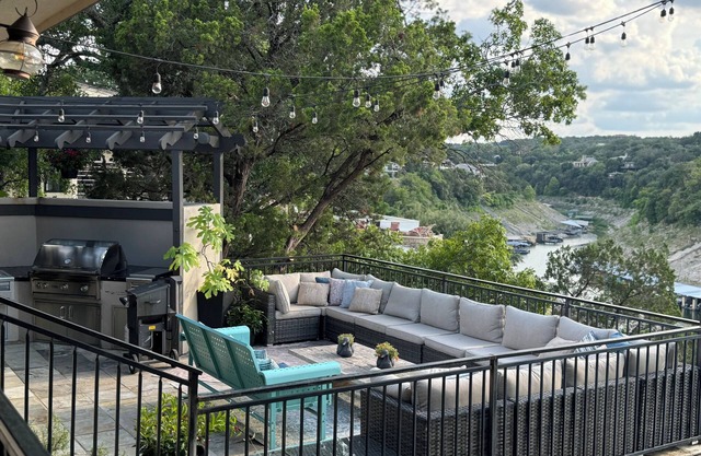 Lakeway Waterfront, Lake Travis, Private Dock & Hot Tub
