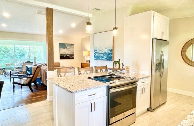 Lakewood Luxury 3/2 Home with Sunroom plus Fenced Yard and Covered Patio