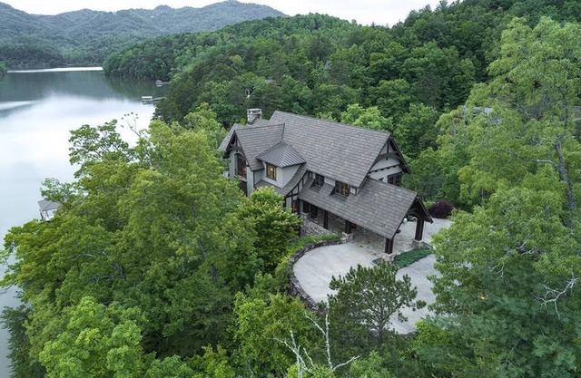 Lakewood Pointe - Free Local Brewery Tour Passes + Beauty + Relaxing Lakeside