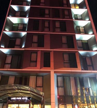 Land Park Hotel